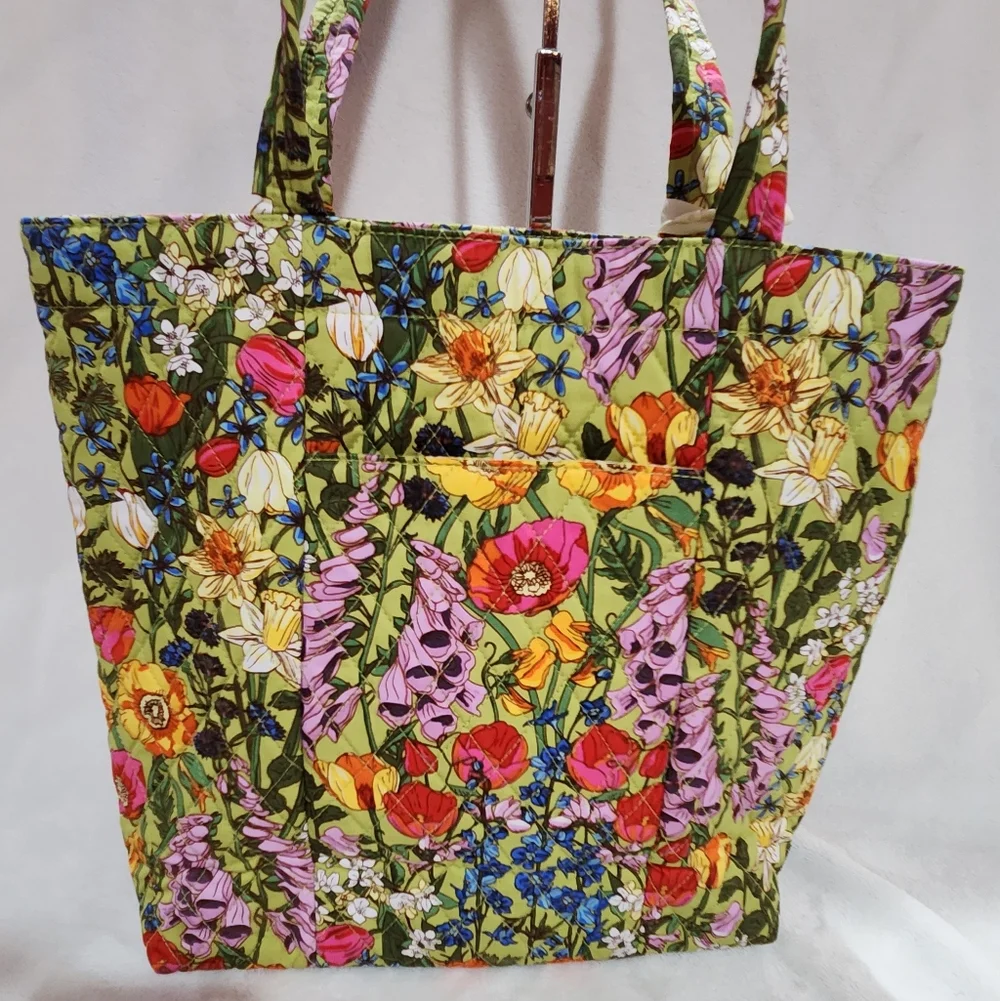 Vera Bradley Meadow Bouquet Tote, NWT - Picture 5 of 8